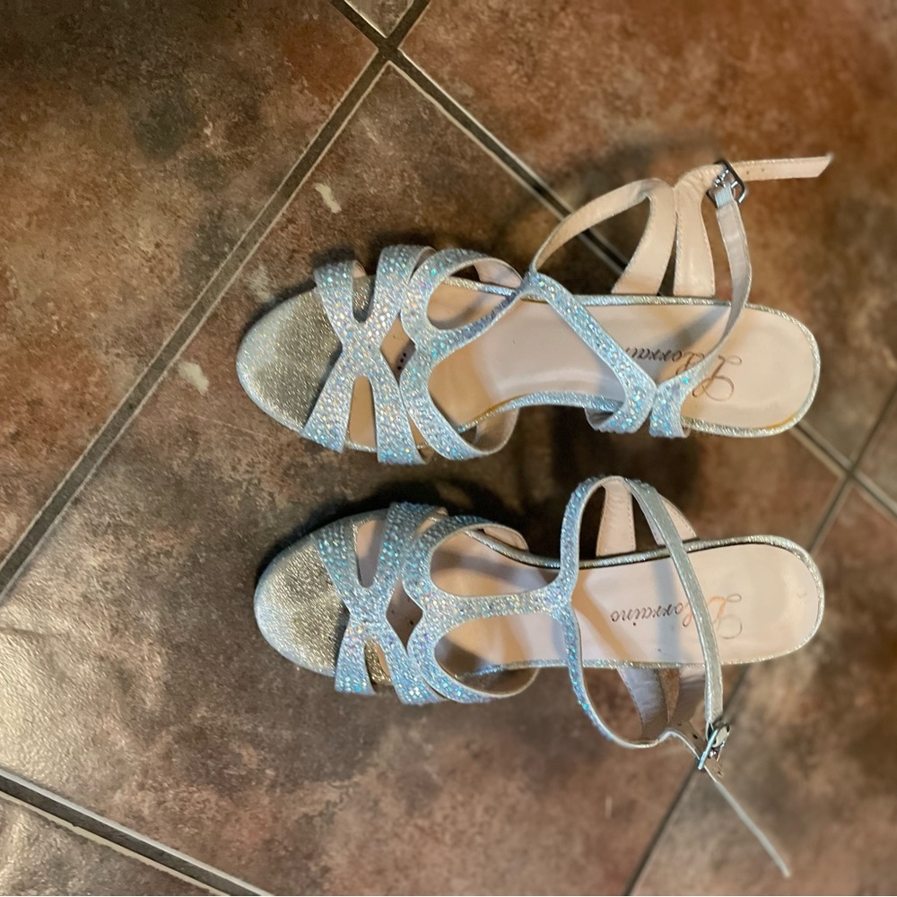 Dress hills like new size 6